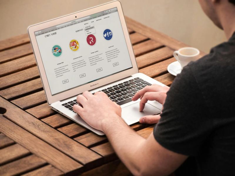 Illustration for the article: How to choose a creative automation platform: 3 criteria